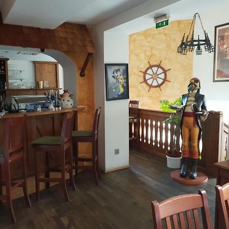 Pirates Hotel Hainburg an der Donau Extérieur photo