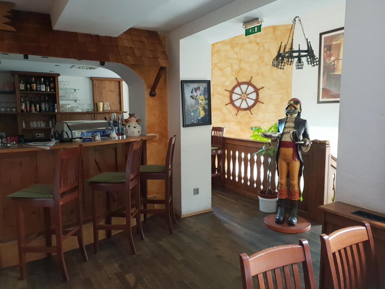 Pirates Hotel Hainburg an der Donau Extérieur photo